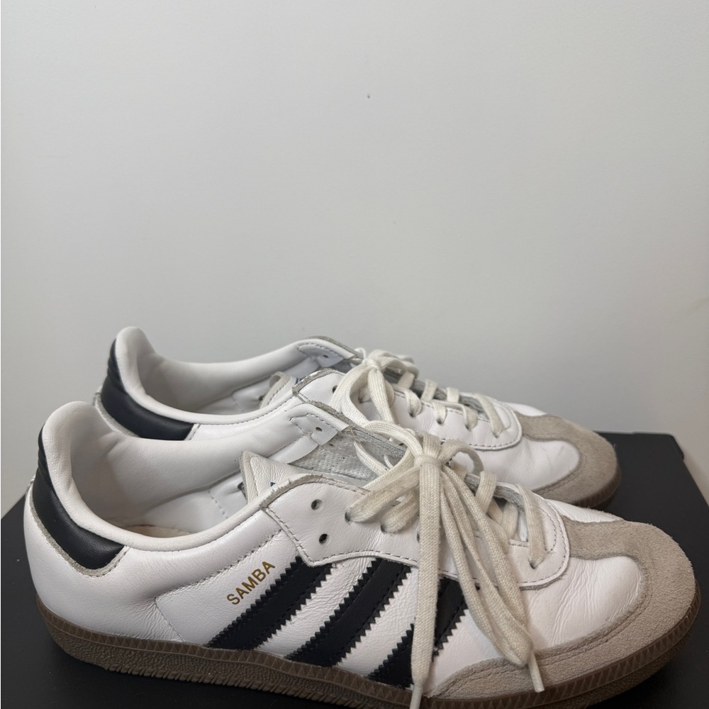 Youth Adidas Samba White Black Sneakers 

Youth size 6 = Women size 7.5